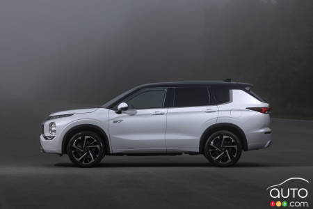 2023 Mitsubishi Outlander PHEV, profile